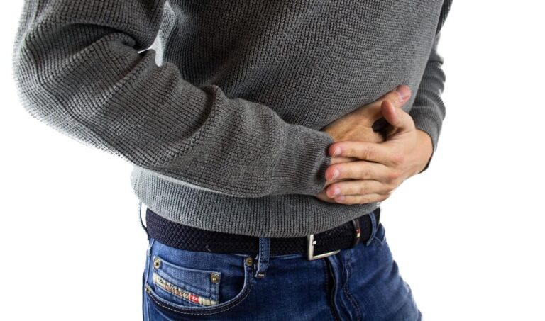 Fast, safe home remedies to reduce bloating after meals: proven tips (ginger, walking, peppermint, simethicone) and when to see a doctor.