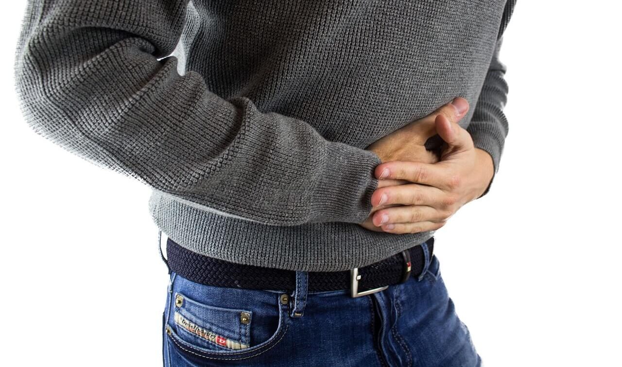 Fast, safe home remedies to reduce bloating after meals: proven tips (ginger, walking, peppermint, simethicone) and when to see a doctor.