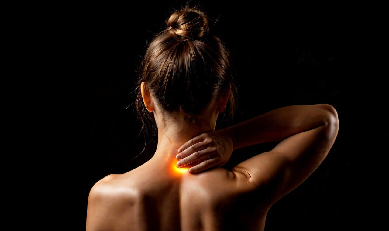Ease stiffness naturally! Discover effective home remedies for neck and shoulder tension from sitting too long and feel relief fast.